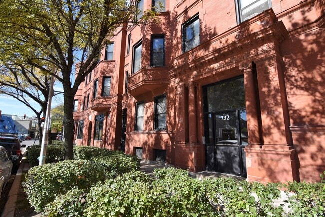 property at 732 W Grace St