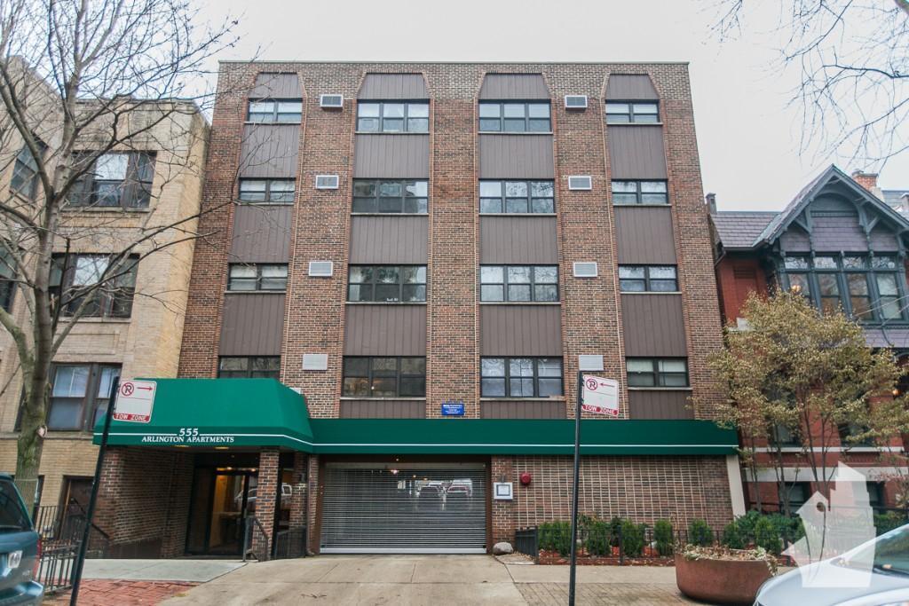 555 W Arlington Pl, Unit 307 in Chicago, IL - Building Photo