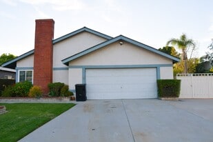 1271 N Mosswood Dr in Anaheim, CA - Building Photo