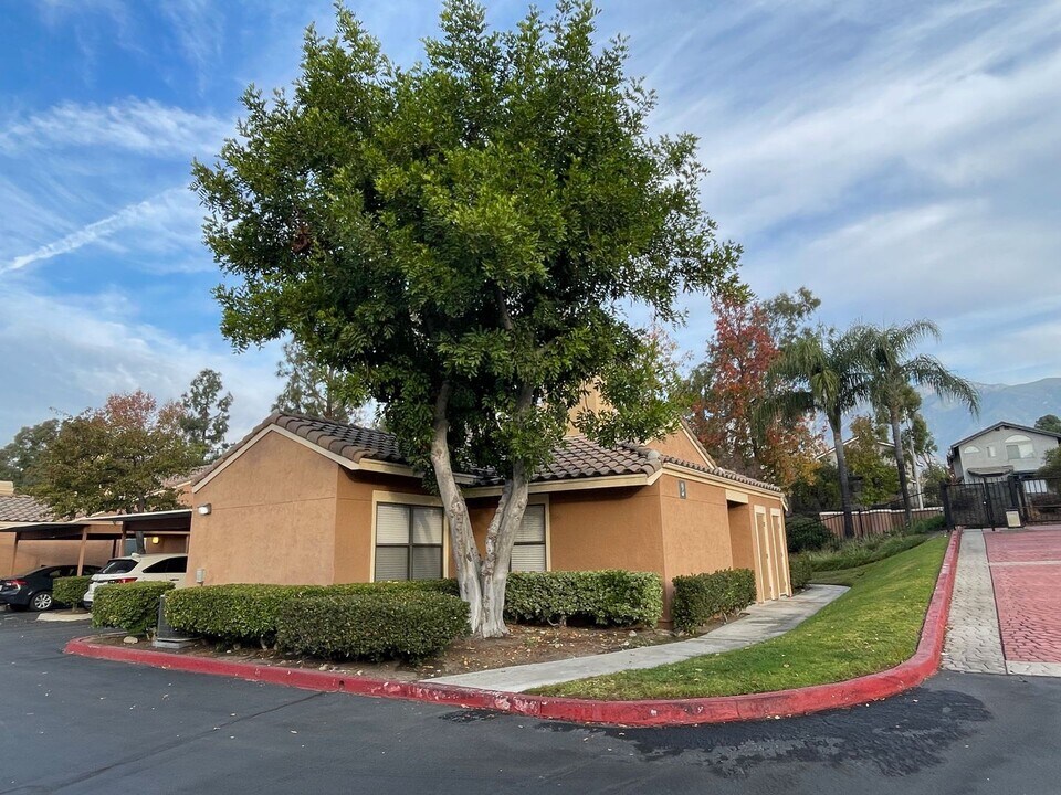 10655 Lemon Ave in Rancho Cucamonga, CA - Foto de edificio