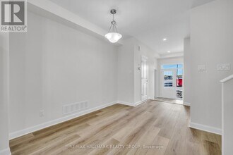 2526 Esprit Dr in Ottawa, ON - Building Photo - Building Photo