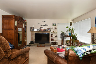 3043 Island Crest Way in Mercer Island, WA - Building Photo - Interior Photo