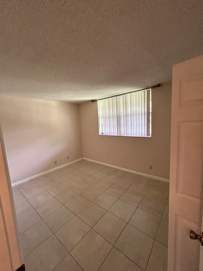 7173 Orange Dr in Davie, FL - Building Photo - Building Photo