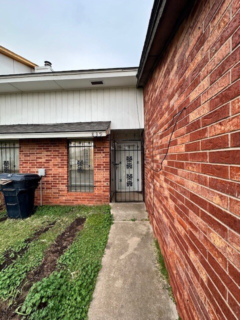 839 NW 111th St in Oklahoma City, OK - Foto de edificio - Building Photo