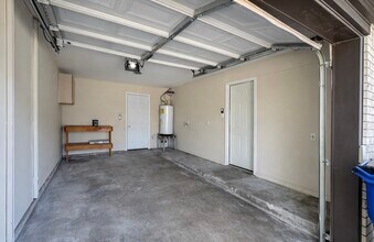 101 Lottie Ln in Friendswood, TX - Foto de edificio - Building Photo