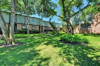 7122 Wood Hollow Dr in Austin, TX - Building Photo - Building Photo