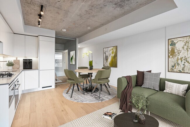 2720 Dundas St W in Toronto, ON - Building Photo - Building Photo