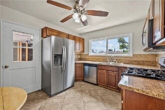 1422 Phillippi St in San Fernando, CA - Building Photo - Building Photo