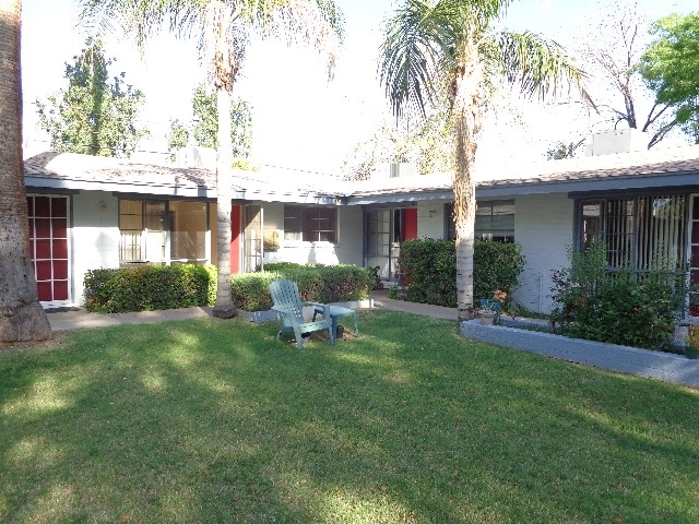 10th Place Fourplex in Phoenix, AZ - Building Photo