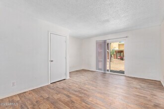 2832 E Marconi Ave-Unit -103 in Phoenix, AZ - Building Photo - Building Photo