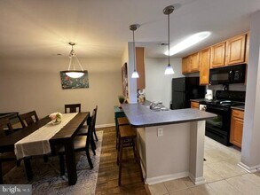 10300 Appalachian Cir-Unit -7-202 in Oakton, VA - Building Photo - Building Photo