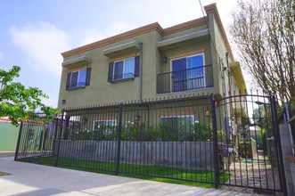 6358 Hazeltine Ave in Van Nuys, CA - Building Photo - Building Photo