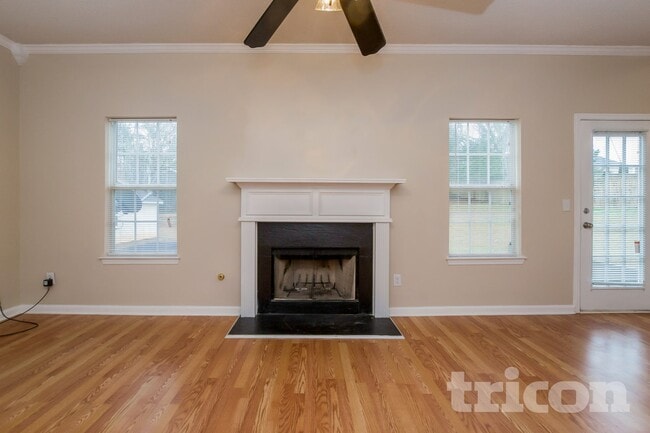 6945 Pompas Ct in Douglasville, GA - Foto de edificio - Building Photo