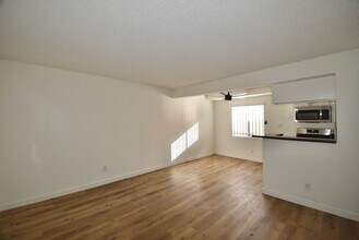 5652 Colfax Ave in Los Angeles, CA - Building Photo - Building Photo
