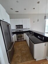 302 Lorch St, Unit 201 in Savannah, GA - Building Photo - Building Photo
