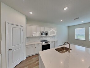 2519 Feather Crst Dr in St. Cloud, FL - Foto de edificio - Building Photo