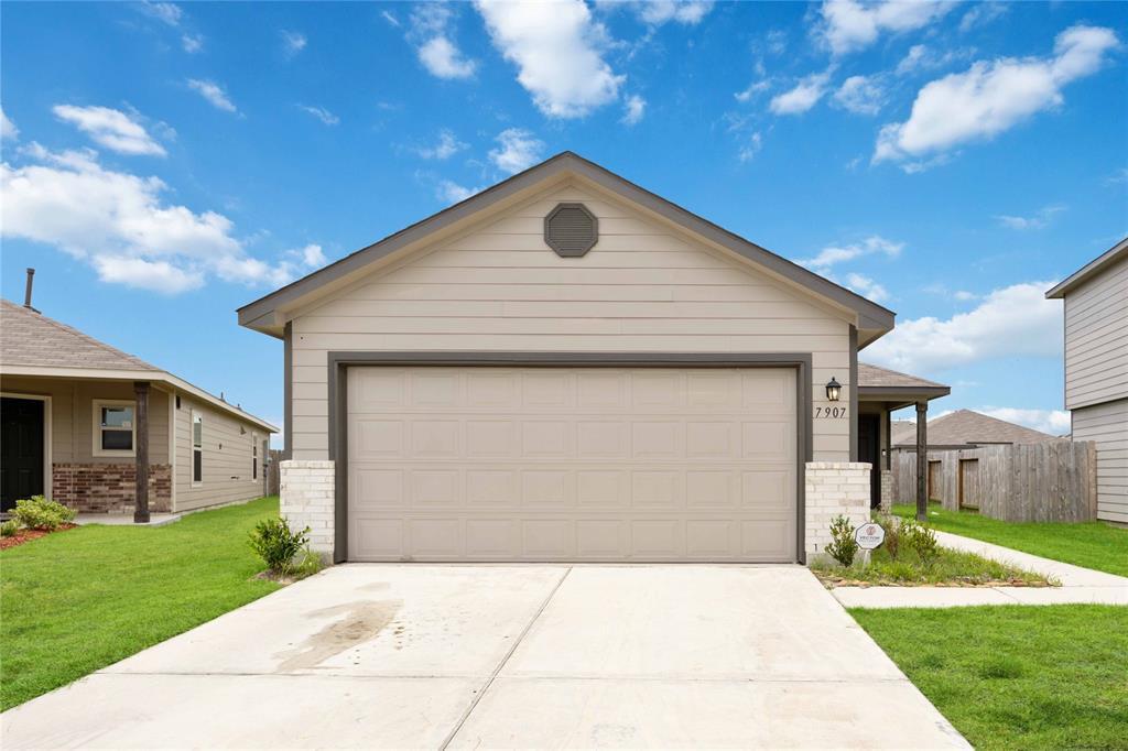 7907 Hollow Root Ln in Houston, TX - Building Photo