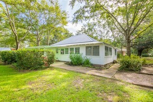 222 W Myrtle Ave in Foley, AL - Building Photo