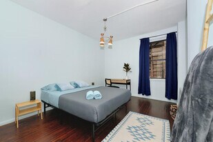 400 W 36th St. in New York, NY - Building Photo