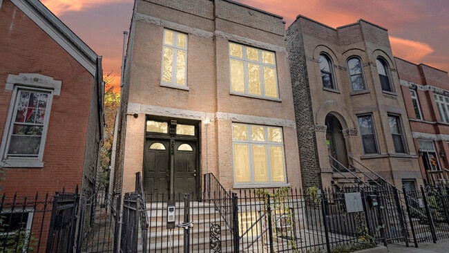 property at 2634 W Cortez St