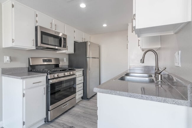 Citrus Grove Apartments in Redlands, CA - Building Photo - Interior Photo