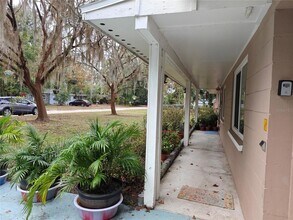2305 NW 48th Terrace in Gainesville, FL - Foto de edificio - Building Photo
