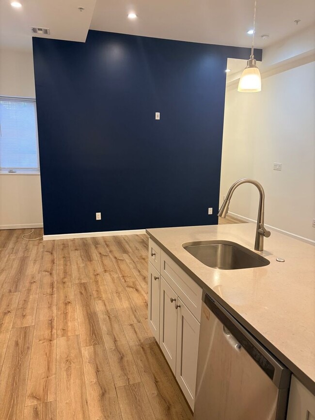 737 S 4th St in Philadelphia, PA - Building Photo - Building Photo