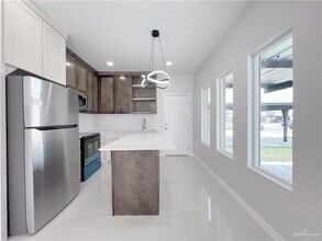 2812 S Links Dr in Edinburg, TX - Building Photo - Building Photo