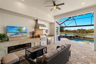 4926 Andros Dr in Naples, FL - Building Photo - Building Photo