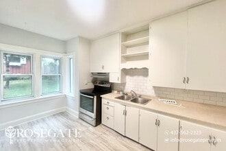 19 Shanley St in Kitchener, ON - Building Photo - Building Photo