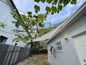 3032 New York St, Unit 3032 in Miami, FL - Foto de edificio - Building Photo