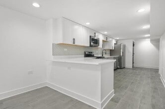 322 S Kostner Ave, Unit G in Chicago, IL - Building Photo - Building Photo