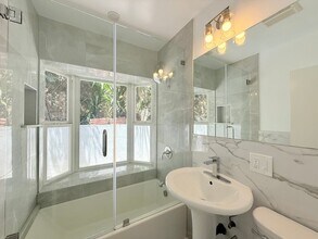 2170 Sunset Plaza Dr in Los Angeles, CA - Building Photo - Building Photo