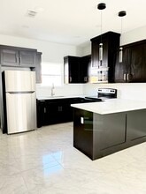 2108 E Viviana St, Unit 1 in Edinburg, TX - Foto de edificio - Building Photo