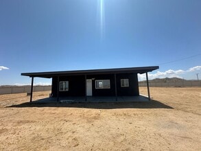 60717 Meliz Rd in Landers, CA - Foto de edificio - Building Photo