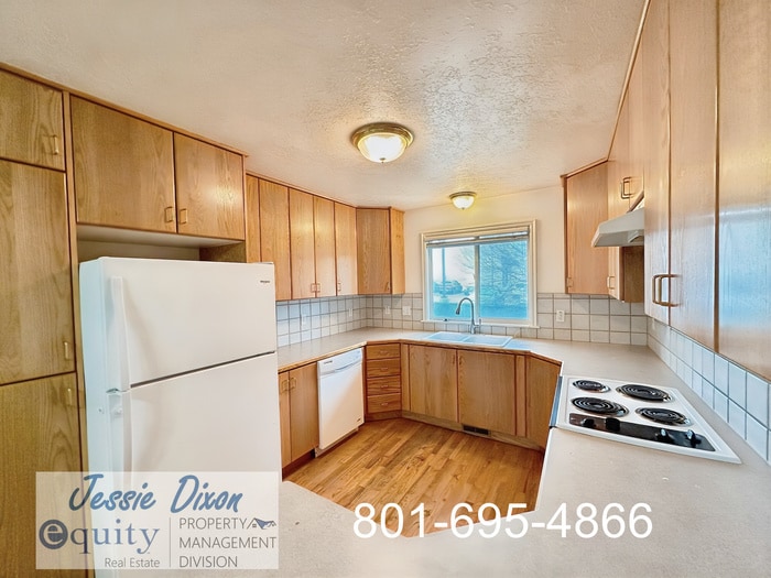 12 Park Pl Ln in Centerville, UT - Building Photo