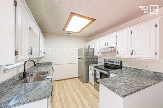 424 E Malinda Dr in Fayetteville, AR - Foto de edificio - Building Photo