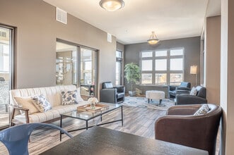 Apartments at Ten35 West in Verona, WI - Foto de edificio - Lobby