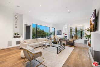 727 N Beverly Glen Blvd in Los Angeles, CA - Building Photo - Building Photo