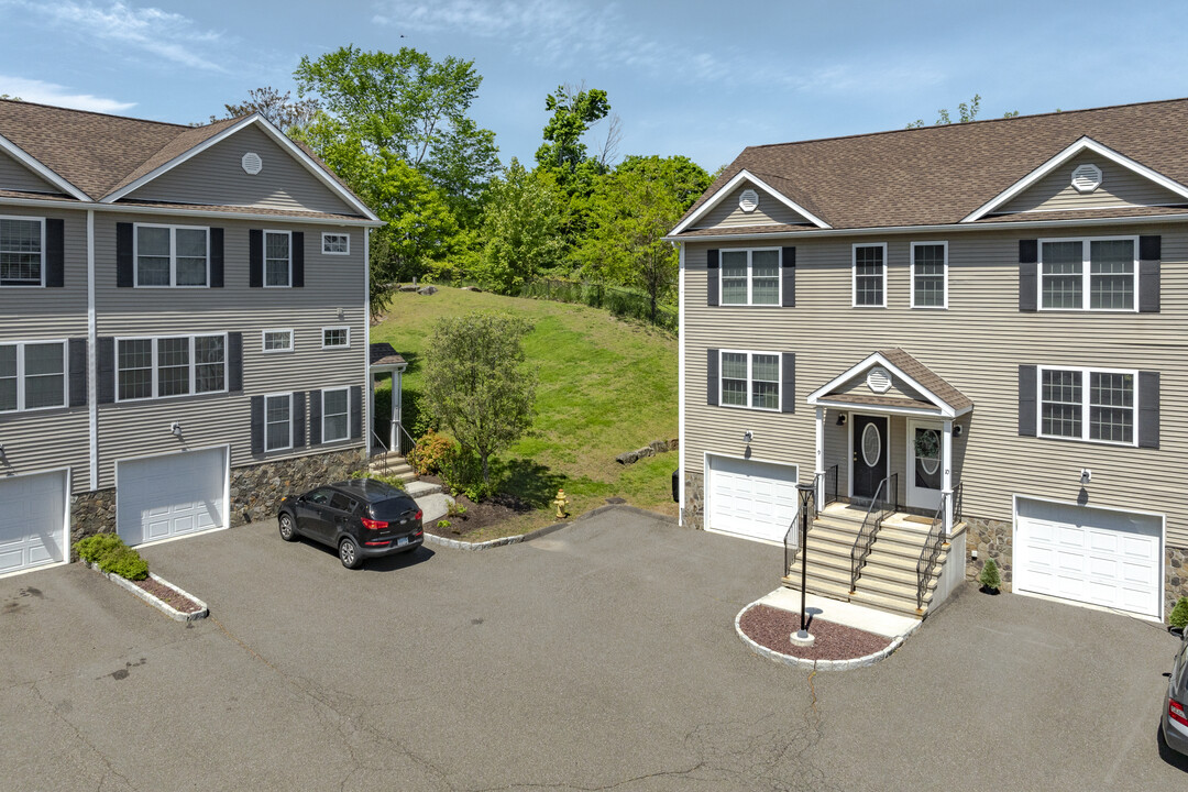 Madeline Ridge in Danbury, CT - Building Photo