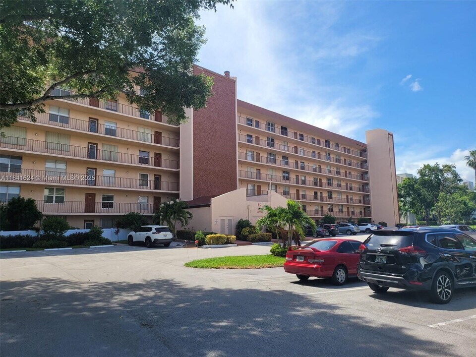 14575 Bonaire Blvd in Delray Beach, FL - Building Photo