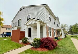 42484 Saratoga Rd in Canton Township, MI - Building Photo