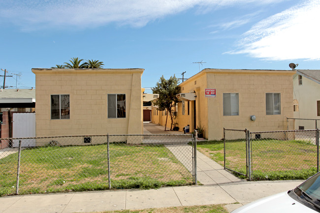 8154-8156 Chestnut Ave in South Gate, CA - Foto de edificio - Building Photo