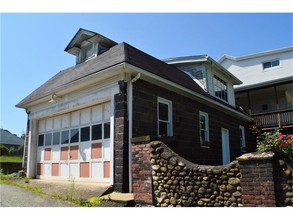 301 Center Ave in Charleroi, PA - Foto de edificio - Building Photo