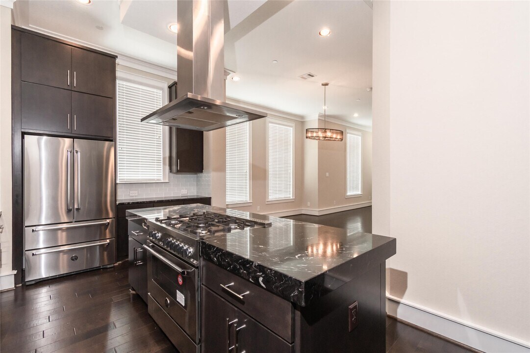 1204 Bartlett St in Houston, TX - Building Photo
