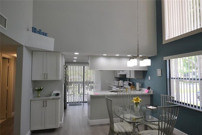 284 Woodlake Wynde in Oldsmar, FL - Building Photo - Building Photo