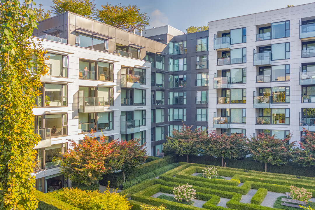 Shannon Mews & Apartments in Vancouver, BC - Building Photo