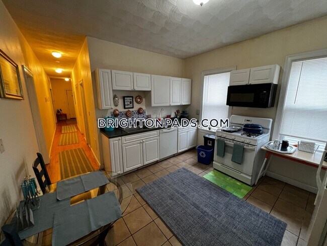 42 Litchfield St, Unit #2 in Boston, MA - Building Photo - Building Photo