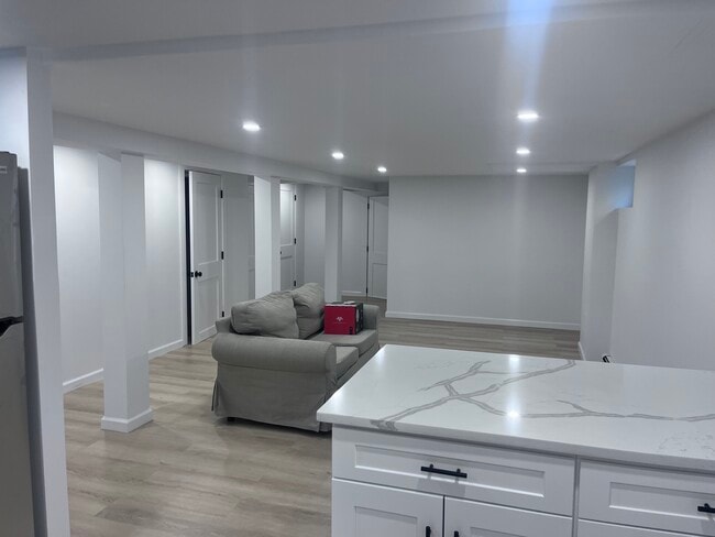 1007 Russell St, Unit One bedroom