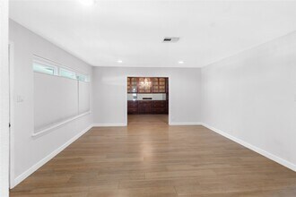 2824 Palm Cir E in Galveston, TX - Building Photo - Building Photo